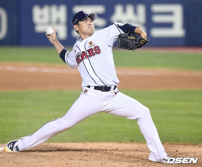 역투하는 윤명준.