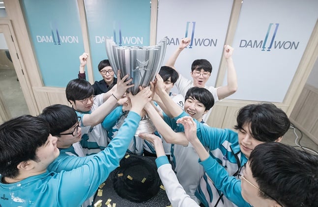 2020 LCK 서머 우승을 차지한 담원 게이밍. /사진=라이엇 게임즈 제공