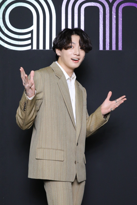 그룹 방탄소년단(BTS) 정국이 생중계로 진행된 'Dynamite' 온라인 글로벌 미디어데이에서 포즈를 취하고 있다. /사진제공=빅히트엔터테인먼트