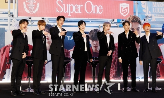 그룹 SuperM 백현, 태민, 카이, 태용, 마크, 루카스, 텐이 25일 오전 온라인으로 진행된 SuperM 정규 1집 'Super One' 글로벌 기자간담회에 참석해 포즈를 취하고 있다. /사진제공=SM엔터테인먼트