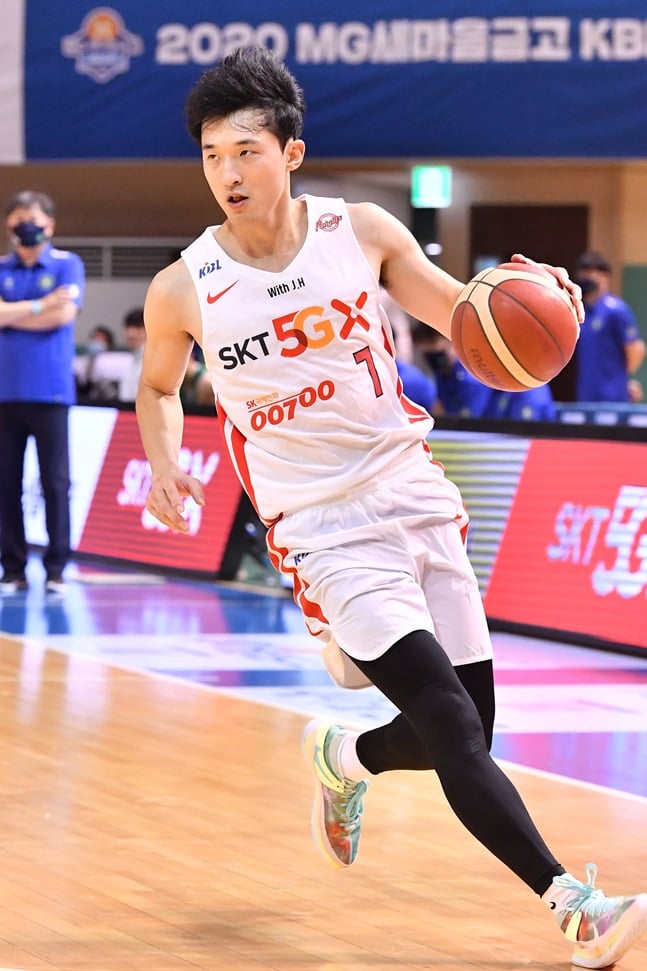 공수에서 맹활약하며 팀 승리른 이끈 SK 변기훈. /사진=KBL 제공