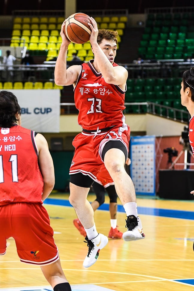 안팎에서 맹활약하며 오리온의 컵대회 우승을 이끈 이승현. /사진=KBL 제공