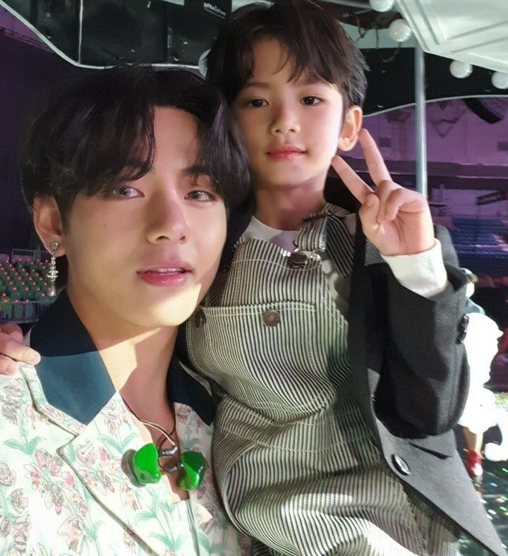 방탄소년단 뷔(BTS V)와 키즈모델 이담 /사진=이담 인스타그램
