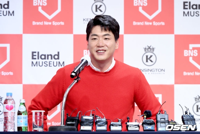 메이저리그 데뷔 시즌을 마치고 돌아와 기자회견에 나선 김광현.