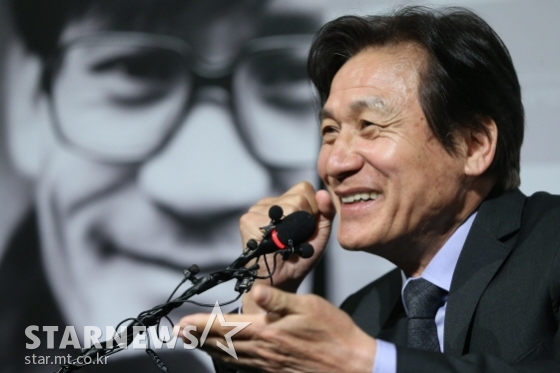 안성기가 입원했다는 소식이 전해진 가운데 스타뉴스에 직접 "과로가 원인"이라며 "회복해서 컨디션이 아주 좋다"고 밝혔다.