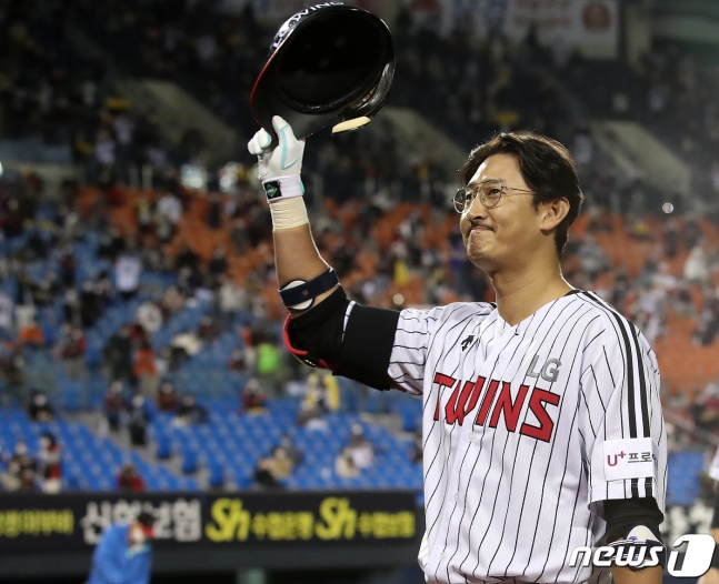 KBO 최초 2500안타를 달성하는 등 유종의 미를 거둔 LG 박용택. /사진=뉴스1