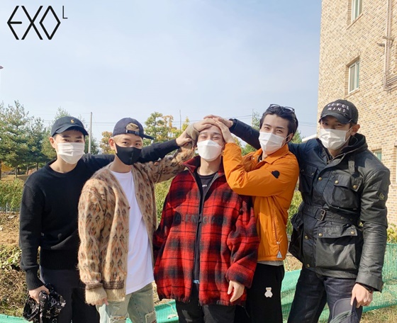 엑소 멤버 수호, 백현, 첸, 세훈, 찬열(왼쪽부터) /사진=엑소 팬클럽 커뮤니티 리슨