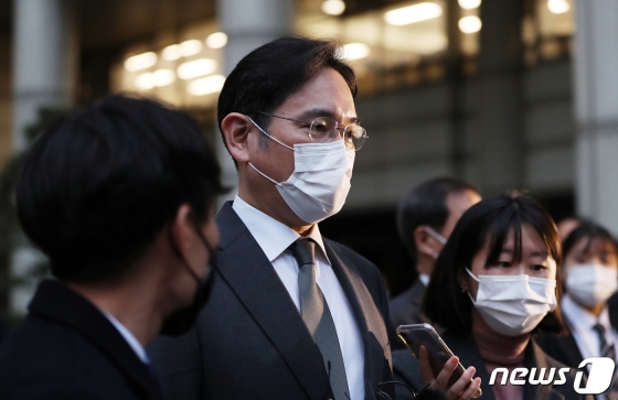 재판 마친 이재용 부회장/사진제공=뉴스1