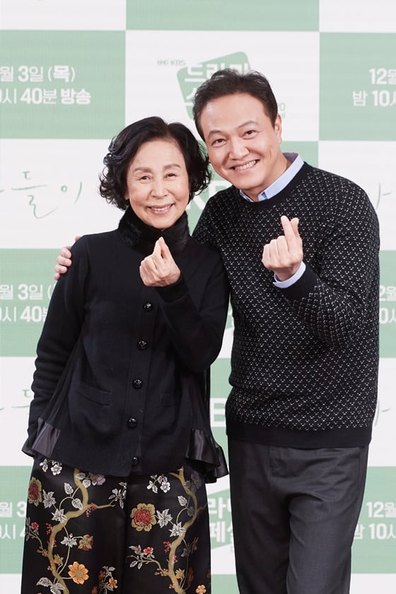 손숙, 정웅인(사진 오른쪽)/사진=KBS