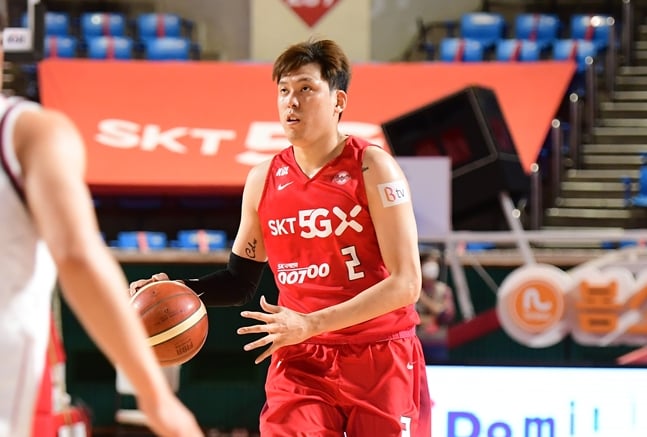 지난 6일 잠실학생체육관에서 열린 고양 오리온전서 드리블을 하고 있는 최준용. /사진=KBL 제공