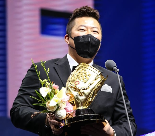 지난 11일 골든글러브 지명타자 부문 수상자인 최형우가 소감을 밝히고 있다. /사진=KBO 제공