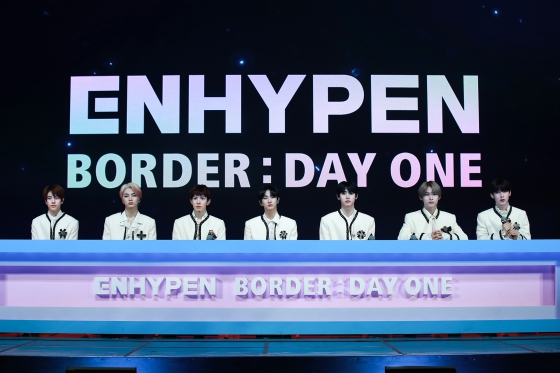 신인그룹 엔하이픈 제이크가 30일 오후 온라인 생중계로 진행된 데뷔 앨범 'BORDER : DAY ONE' 미디어 쇼케이스에서 질문에 답하고 있다. /사진제공=빌리프랩