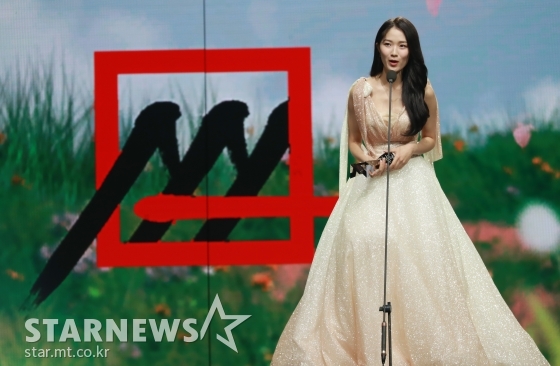 2020 AAA에서 배우 부문 포텐셜상을 수상한 배우 김혜윤/사진=이동훈 기자 photoguy@