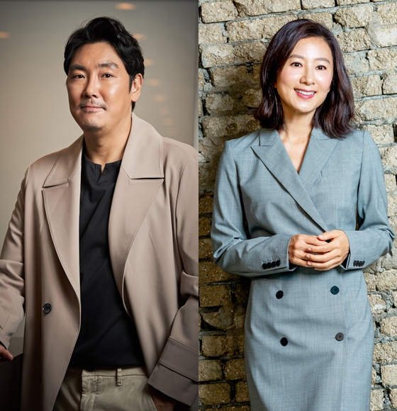 조진웅과 김희애가 한국영화제작가협회상 남녀주연상을 받았다.