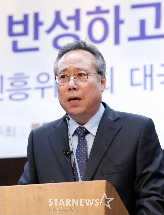 오석근 현 영진위원장(사진)과 모지은 영진위원 임기가 이달 초 끝나면서 새로운 영진위원으로 박기용 교수와 이언희 감독이 임명됐다. 새로운 영진위원장은 이달 중순 박 교수, 이 감독을 포함한 영진위 9인 위원회에서 호선된다.