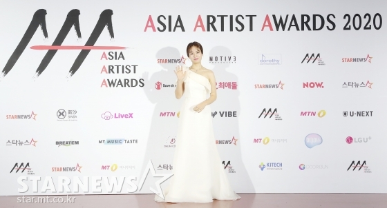 배우 안은진이 11월 28일 마이뮤직테이스트에서 중계된 2020 Asia Artist Awards(2020 아시아 아티스트 어워즈, 2020 AAA)에서 AAA 포커스상을 수상한 뒤 포즈를 취하고 있다.스타뉴스가 주최하고 AAA 조직위원회가 주관하는 AAA는 어디에서도 보지 못했던 새로운 무대를 선보이며 전 세계 팬들의 눈과 귀를 사로잡아 명실상부 NO.1 글로벌 시상식으로 거듭났다. / 사진=김창현 기자 chmt@