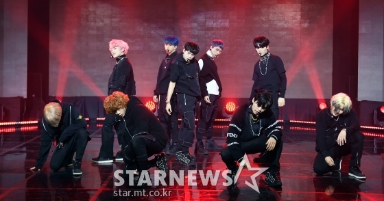 신인 보이그룹 T1419가 11일 오전 온라인으로 진행된 데뷔 앨범 '비포 선라이즈 파트. 1'(BEFORE SUNRISE Part. 1) 쇼케이스에서 멋진 무대를 선보이고 있다. / 사진제공 = MLD엔터테인먼트