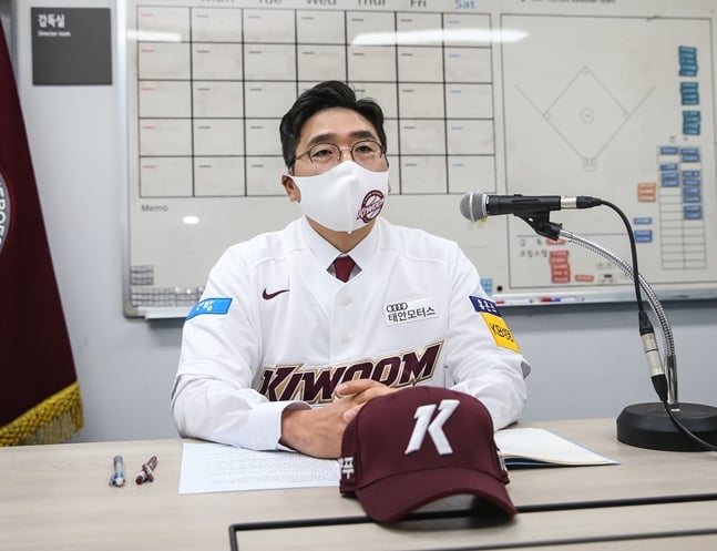 25일 오후 취재진과 화상 인터뷰에 나선 홍원기 키움 신임 감독. /사진=키움 히어로즈 제공