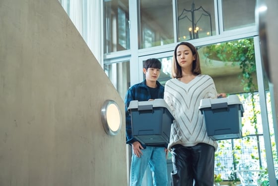 KBS 2TV 수목드라마 '바람피면 죽는다'에서 차수호 역의 김영대와 강여주 역의 조여정/사진=KBS 2TV '바람피면 죽는다'