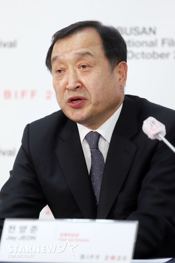 전양준 부산국제영화제 집행위원장이 1월31일 임기를 끝으로 물러난다는 뜻을 밝혔다.