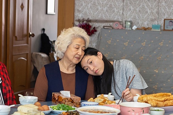 /사진=영화 '페어웰' 스틸