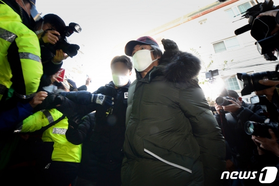 안산 거주지로 들어가는 조두순 / 사진=뉴스1