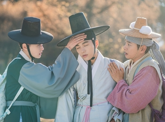 KBS 2TV 월화드라마 '암행어사: 조선비밀수사단' 권나라(사진 맨 왼쪽부터 오른쪽으로), 김명수, 이이경/사진제공=아이윌미디어