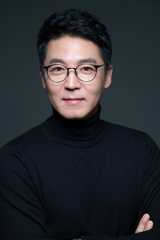 신동진 아나운서가 유진, 기태영 소속사 인컴퍼니와 에이전트 계약을 체결했다./사진제공=인컴퍼니