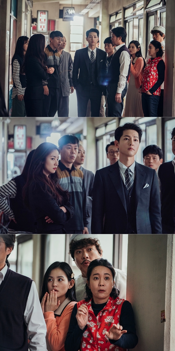 tvN 토일드라마 '빈센조'의 송중기가 위풍당당한 등장을 해 눈길을 끈다./사진제공=tvN