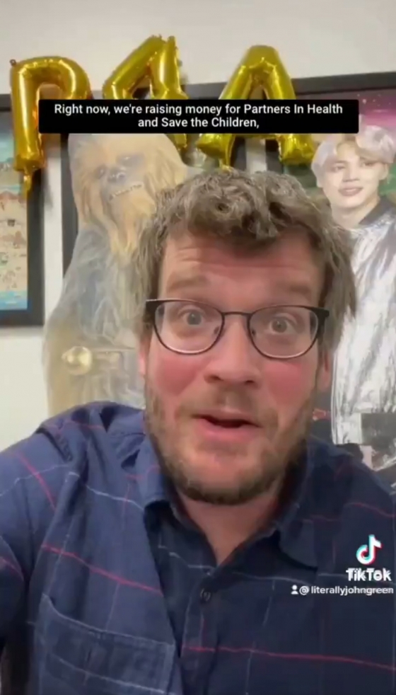 방탄소년단 지민(BTS)과 작가 존 그린(John Green)
