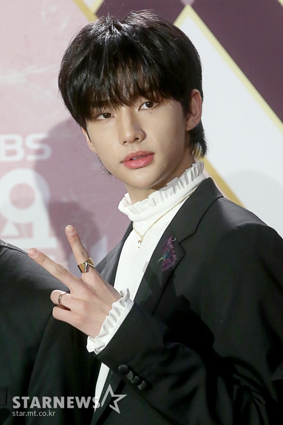 그룹 스트레이키즈 현진이 27일 오후 경기 고양시 일산서구 킨텍스에서 열린 '2019 KBS 가요대축제' 레드카펫에 참석해 포즈를 취하고 있다. / 사진=스타뉴스