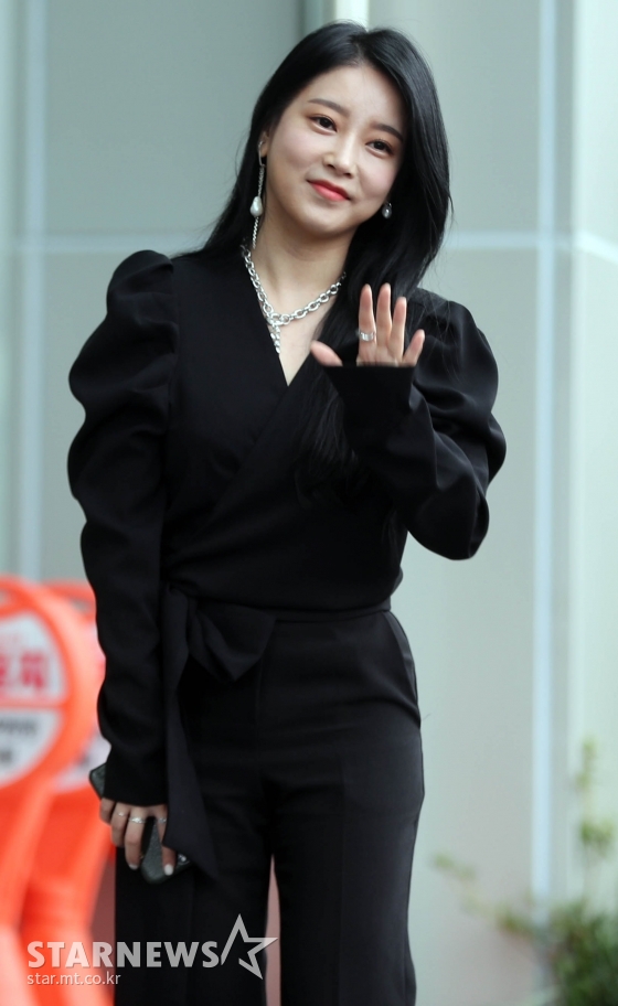 그룹 티아라 소연이 29일 서울 마포구 상암동 MBC사옥에서 진행되는 '라디오스타' 녹화를 위해 도착하고 있다. / 사진=임성균 기자 tjdrbs23@