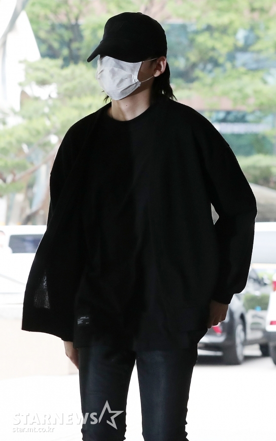 음주운전 사고를 내고 운전자를 바꿔치기 한 혐의로 재판에 넘겨진 미래통합당 장제원 의원 아들 래퍼 노엘(본명 장용준)이 2일 오전 서울 마포구 공덕동 서부지방법원에서 열리는 선고 공판에 출석하고 있다. / 사진=김창현 기자 chmt@