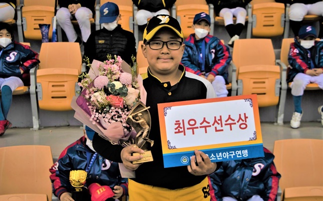 제6회 순창군수배 전국유소년야구대회 MVP에 오른 경기 남양주야놀유소년야구단 박규정. /사진=대한유소년야구연맹 제공