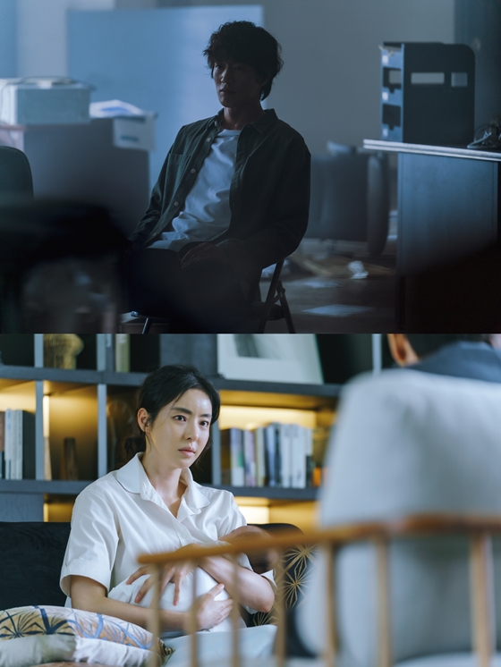 tvN 월화드라마 '루카 : 더 비기닝'의 김래원, 이다희/사진=tvN