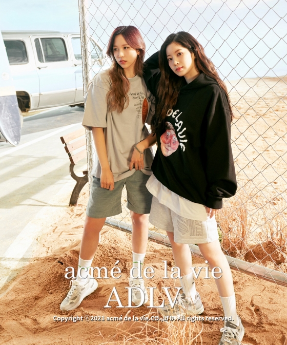 트와이스(TWICE) 미나(Mina)와 다현(Dahyun) /사진제공=아크메드라비(ADLV)