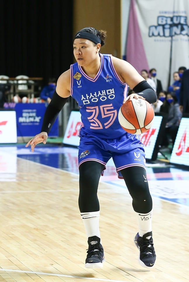 결승 득점을 만들며 팀 승리를 이끈 삼성생명 김한별. /사진=WKBL 제공