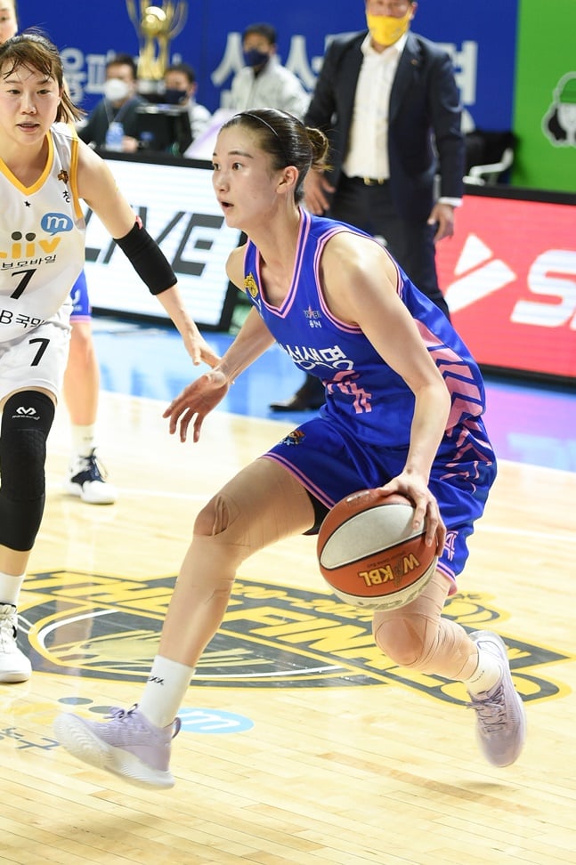 21점을 올리며 팀 승리를 이끈 삼성생명 윤예빈. /사진=WKBL 제공