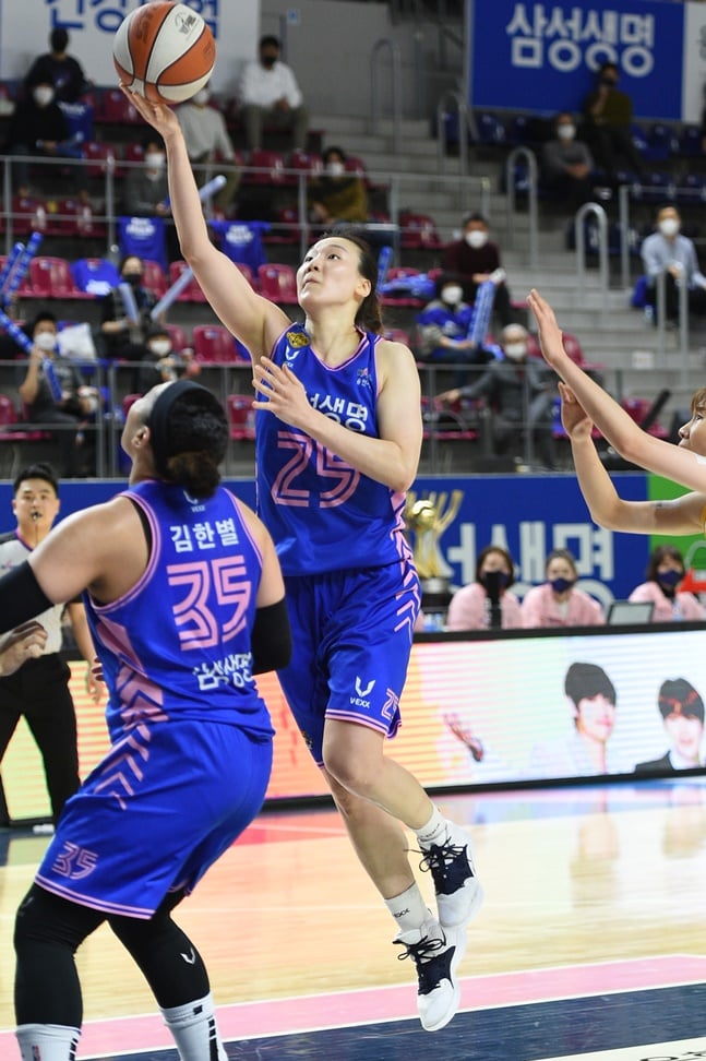 18점을 만들며 승리에 큰 역할을 해낸 삼성생명 배혜윤. /사진=WKBL 제공