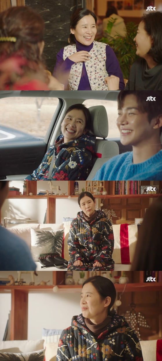 JTBC 월화드라마 '선배, 그 립스틱 바르지 마요'에서 윤송아(원진아 분) 엄마 오월순 역을 맡은 배우 이지현/사진=JTBC '선배, 그 립스틱 바르지 마요' 방송 화면 캡처