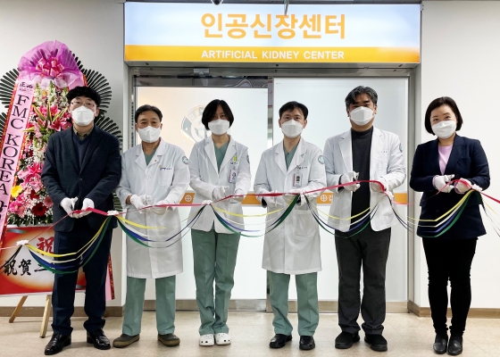 갑을녹산병원은 지난주 인공신장센터 개설 후 관련 의료진과 임직원이 참석한 가운데 개소식을 진행하고 본격적인 혈액투석을 시작했다.
