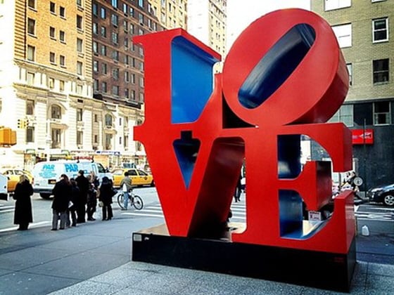 Robert Indiana, LOVE, New York City.  사진제공: Maurizio Pesce via Wikimedia Commons.