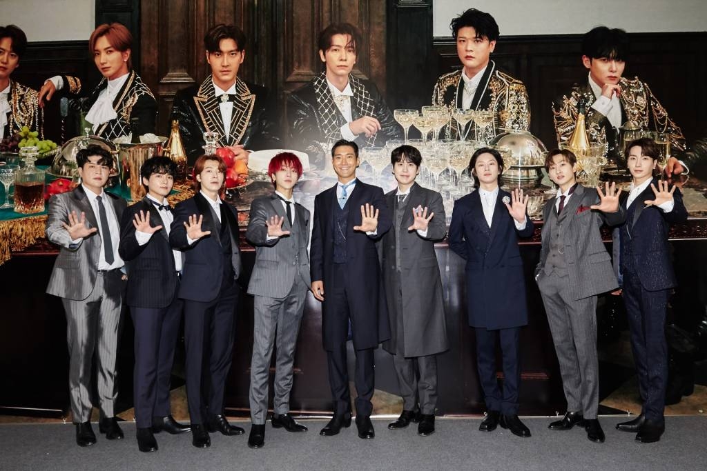 그룹 슈퍼주니어가 16일 오전 온라인으로 진행된 정규 10집 '더 르네상스(The Renaissance)' 발매 기념 기자간담회에 참석해 포즈를 취하고 있다. 이번 앨범 타이틀곡 'House Party'는 경쾌하고 신나는 리듬과 기타 리프가 중독적인 디스코 팝 장르로, 트렌디한 멜로디와 트랩이 더해져 한층 더 힘찬 느낌의 댄스 곡이다. / 사진제공 = 레이블SJ /사진=김창현 기자 chmt@