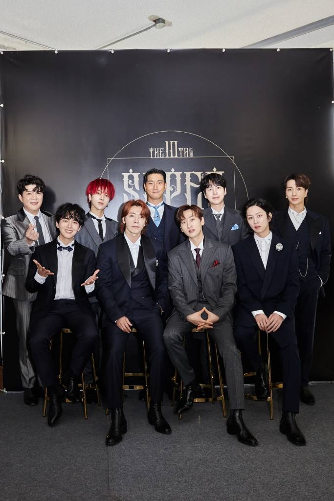 그룹 슈퍼주니어가 16일 오전 온라인으로 진행된 정규 10집 '더 르네상스(The Renaissance)' 발매 기념 기자간담회에 참석해 포즈를 취하고 있다. 이번 앨범 타이틀곡 'House Party'는 경쾌하고 신나는 리듬과 기타 리프가 중독적인 디스코 팝 장르로, 트렌디한 멜로디와 트랩이 더해져 한층 더 힘찬 느낌의 댄스 곡이다. / 사진제공 = 레이블SJ /사진=김창현 기자 chmt@