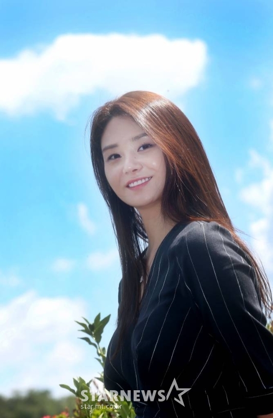 19일 오후 서울 대학로에서 영화 나홀로휴가 배우 윤주 인터뷰 /사진=홍봉진기자 honggga@