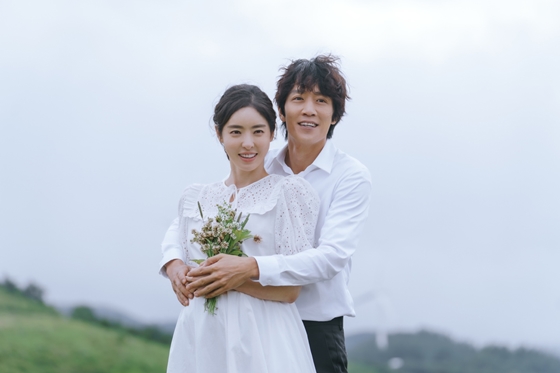 tvN 월화드라마 '루카 : 더 비기닝'의 이다희, 김래원/사진=tvN