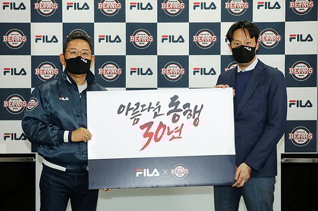 전풍(왼쪽) 두산베어스 대표이사와 윤근창 휠라코리아 대표이사. /사진=두산베어스