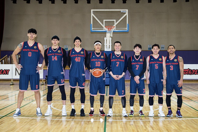 새싹밟기 시즌2에 함께하는 하승진,이승준,이동준,우지원,김훈,박민수,신기성,전태풍(왼쪽부터). /사진=터치플레이
