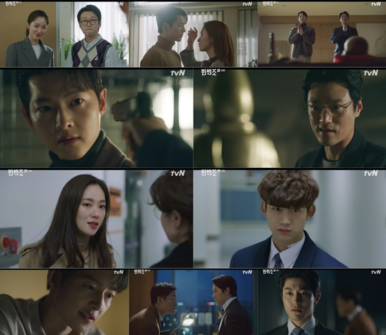 tvN 토일드라마 '빈센조'에서 송중기가 금을 찾자마자 위기에 처했다./사진=tvN 토일드라마 '빈센조' 방송 화면 캡처