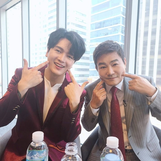 가수 신인선(사진 왼쪽)과 진성/사진제공=빅컬쳐엔터테인먼트